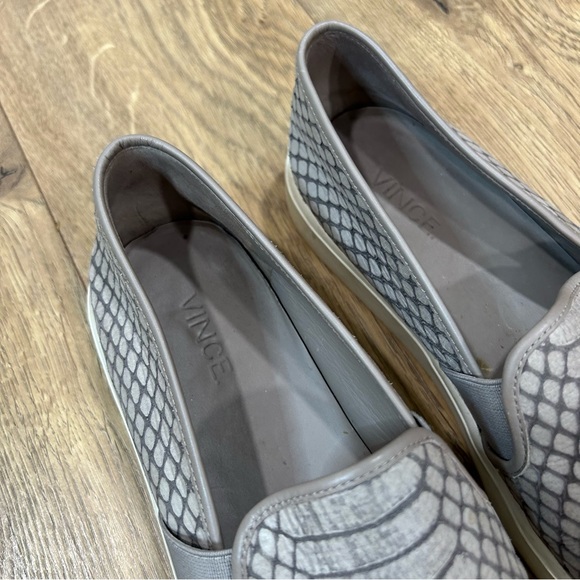 VINCE Gray leather snake skin sneaker, slip on - Size 7 - Picture 3 of 9